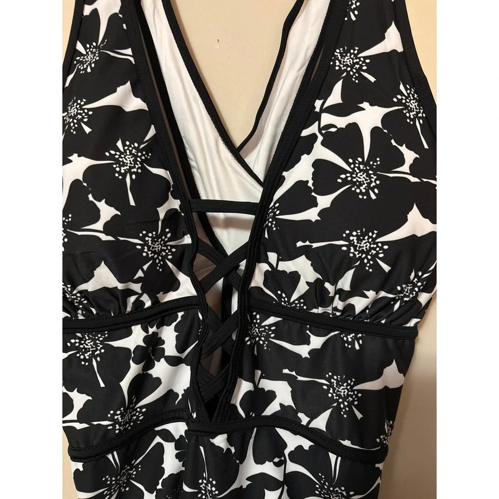Flatter Me Black White Floral One Piece Swimsuit Lace Up Plunge V Neck XL nwt‎